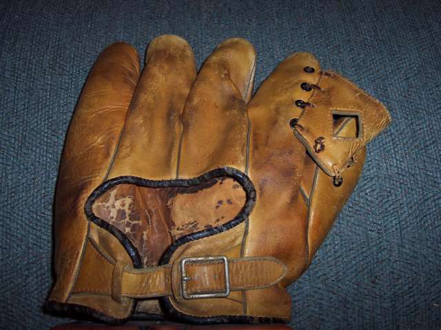 OK 55 Diamond Web Glove Back